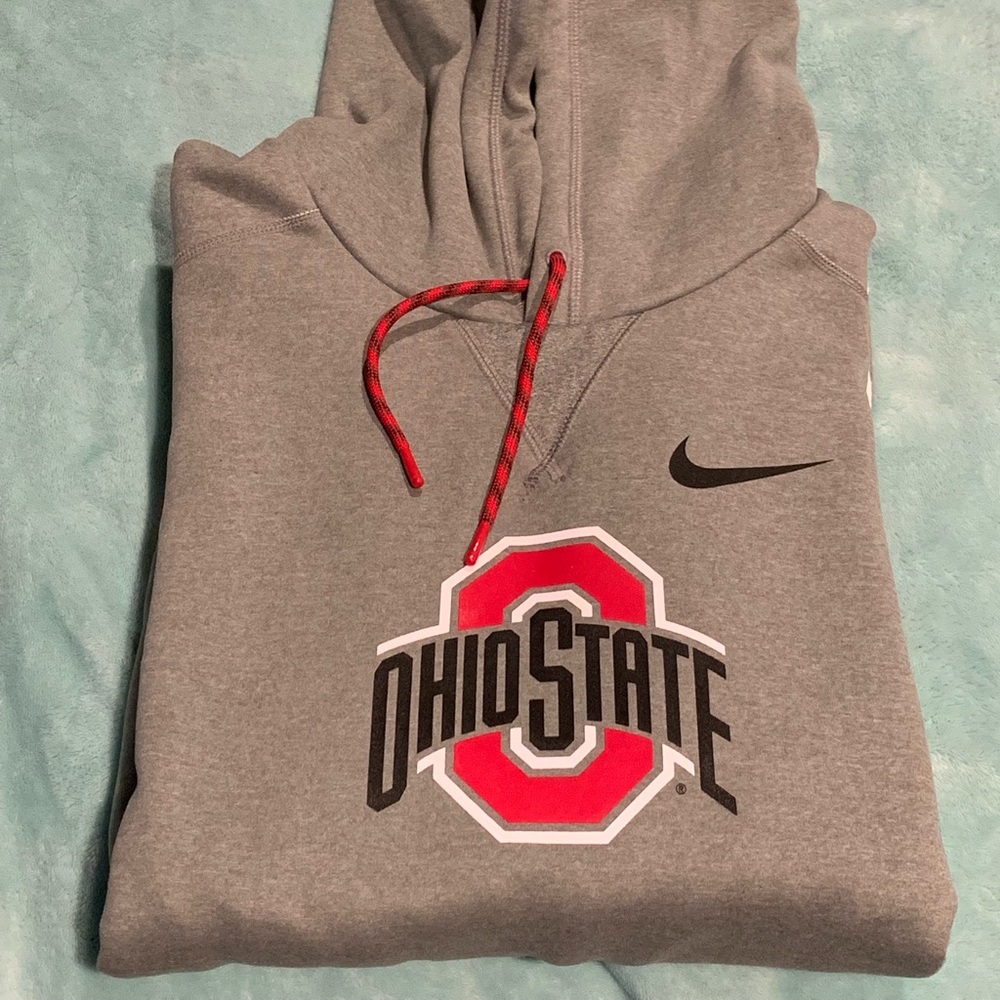 Gently Used Men’s L Nike Therma-fit grey OSU hoody